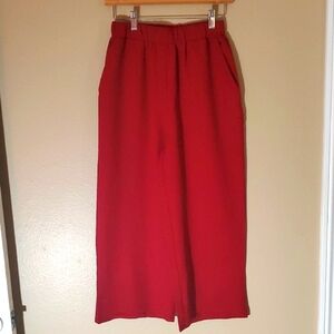 Women's Capris, Size Small, Burgundy
